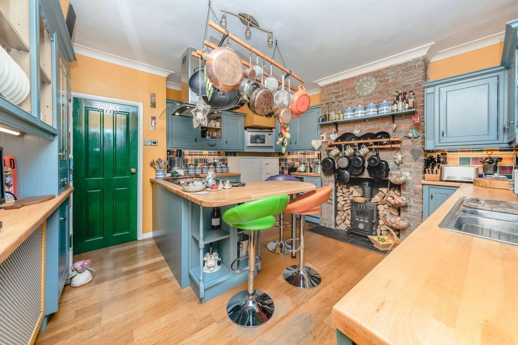 Property photo 2 of 21