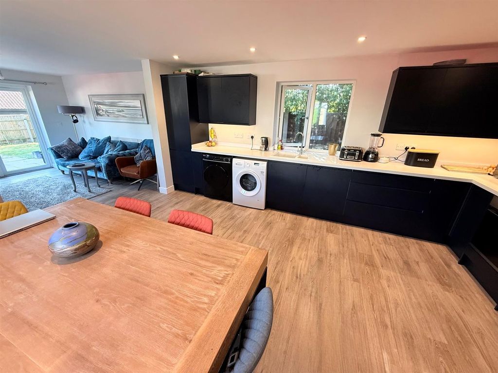 Property photo 3 of 13 Kitchen/Dining Room