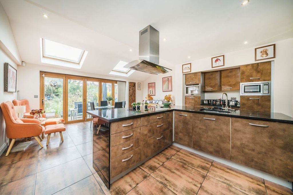 Property photo 3 of 7