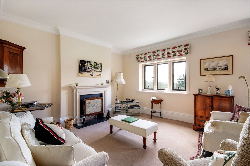 Property photo 3 of 21 Sitting Room