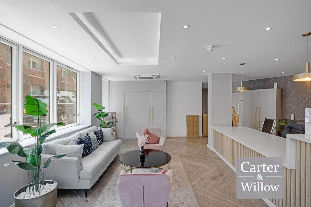 Property photo 3 of 11 Concierge 