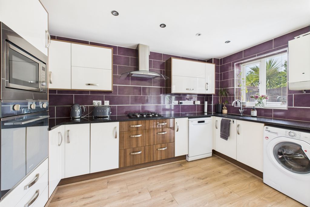 Property photo 2 of 23 Kitchen