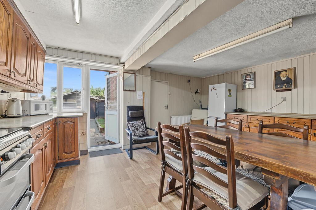 Property photo 3 of 20