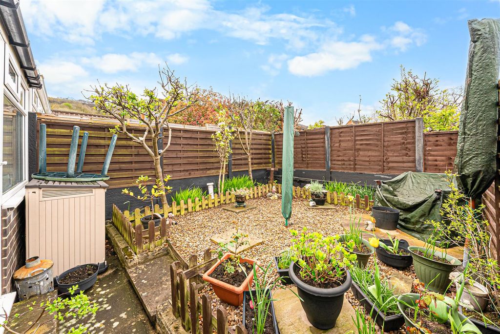 Property photo 2 of 20 Garden