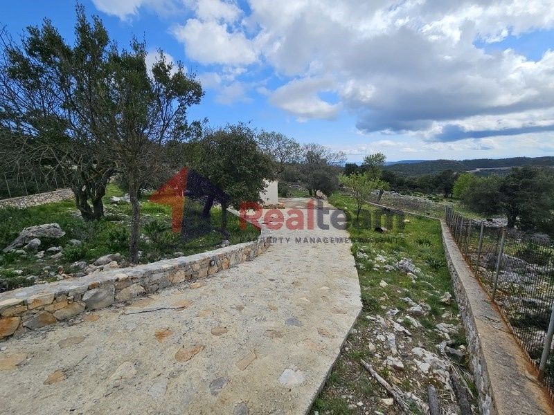 Property photo 3 of 27