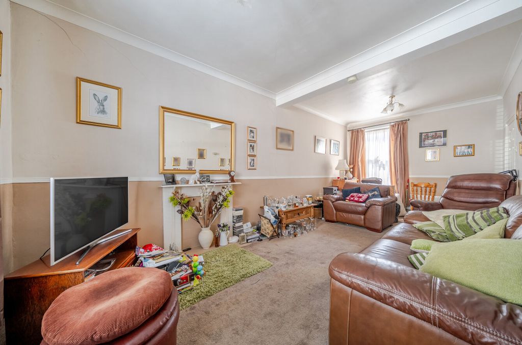 Property photo 2 of 12 1481911-1-6A35346...