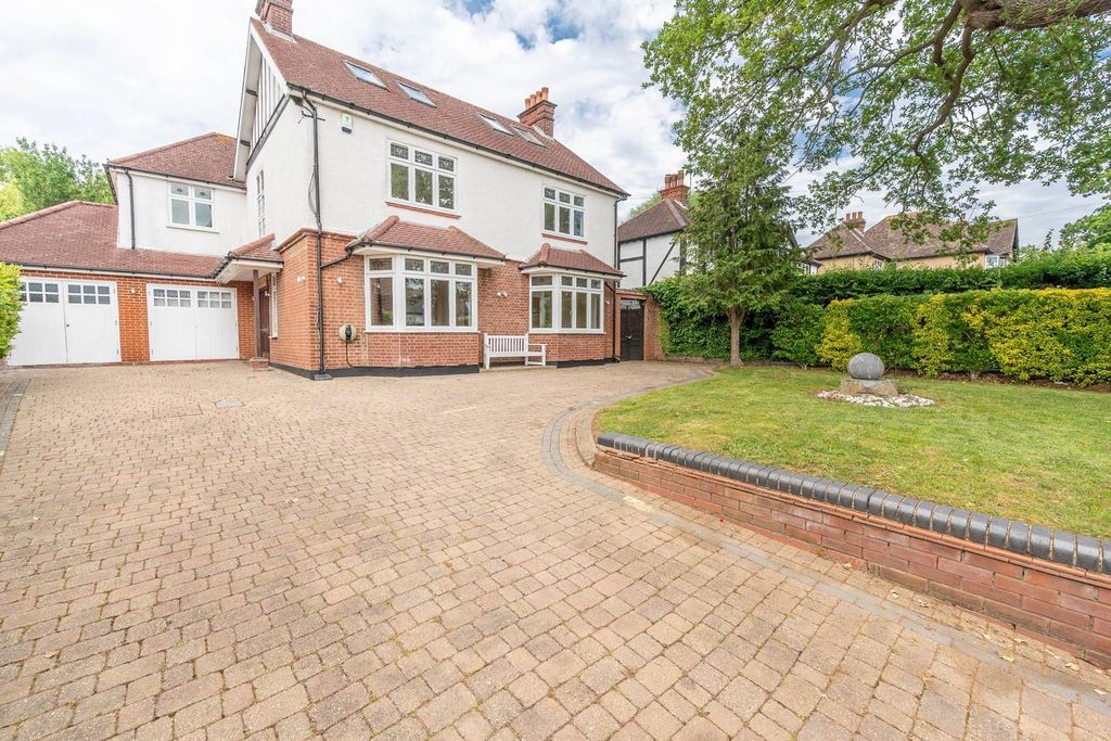 Property photo 2 of 27