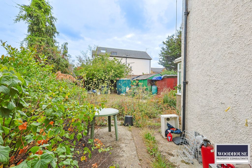 Property photo 2 of 6
