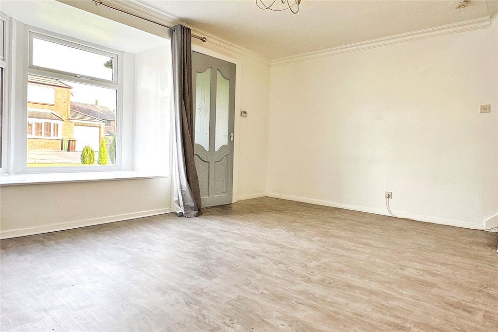 Property photo 3 of 16 Living Room