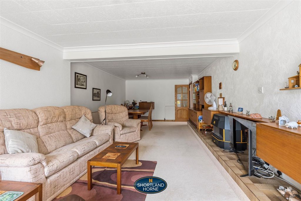 Property photo 3 of 32 17 Saunton Close (25 Of 36).Jpg