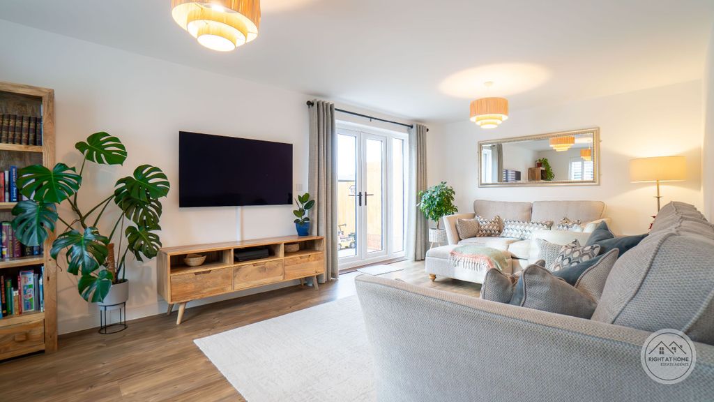 Property photo 3 of 28