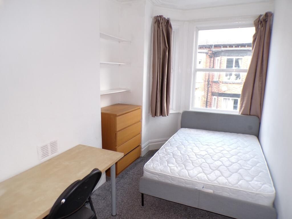 Property photo 3 of 9 Bright And Inviting Double Bedroom Featuring Ample...