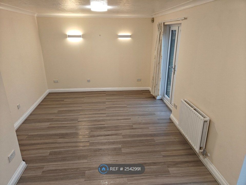 Property photo 3 of 24
