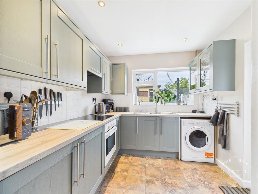 Property photo 3 of 16 Kitchen
