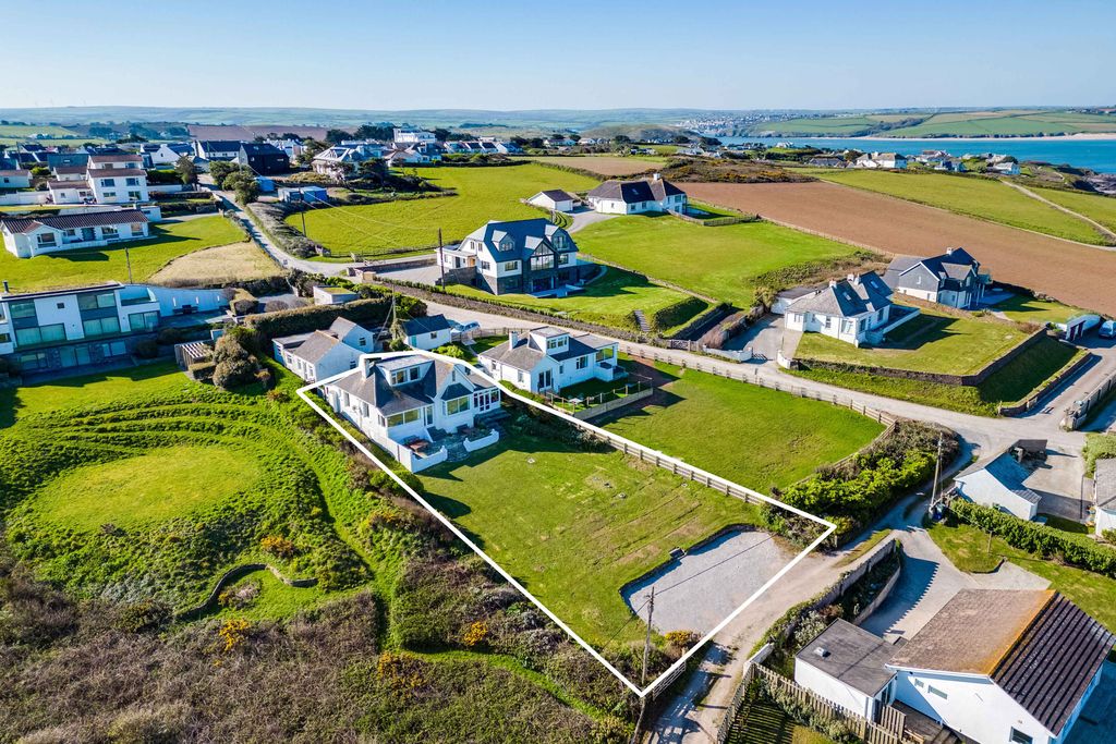 Property photo 2 of 21 67Cf1Aa3c7102_Blue-Waters-New_4-Crop