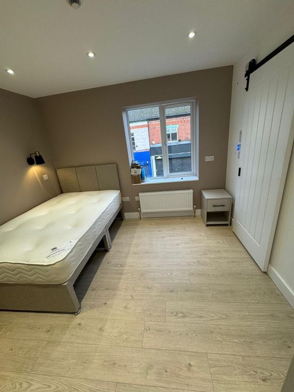 Property photo 1 of 3 Room