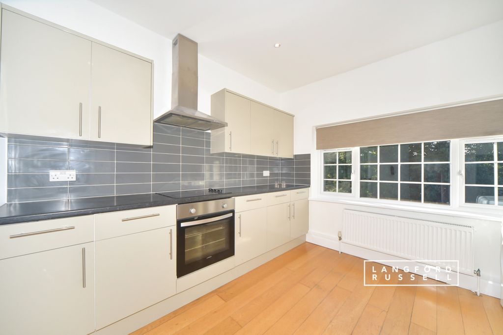 Property photo 2 of 18 Kitchen