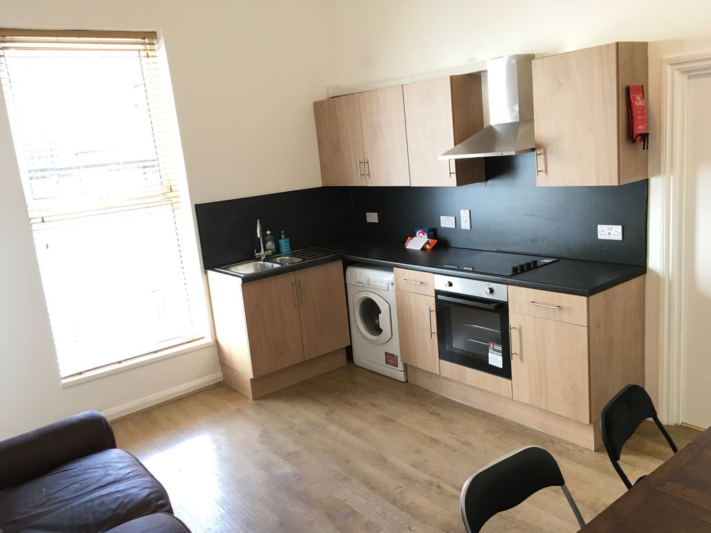 Property photo 3 of 7 Kitchen