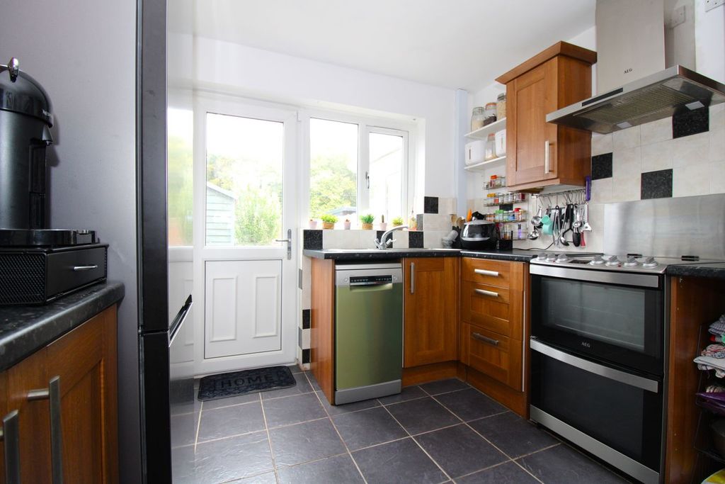 Property photo 1 of 17 Kitchen