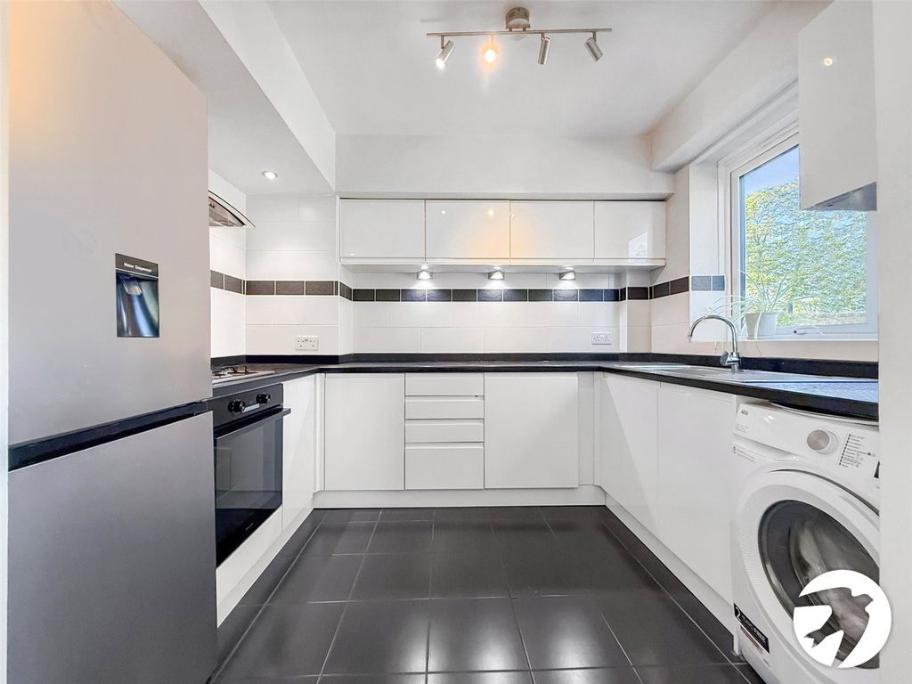 Property photo 3 of 17 Kitchen