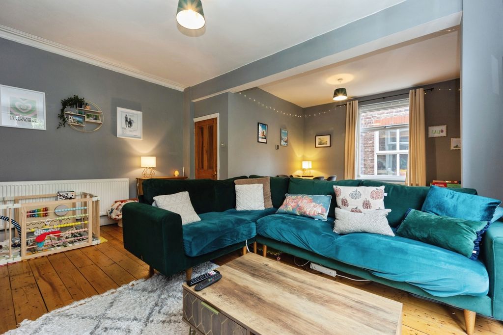 Property photo 3 of 32 Pbox-Img.Jpg