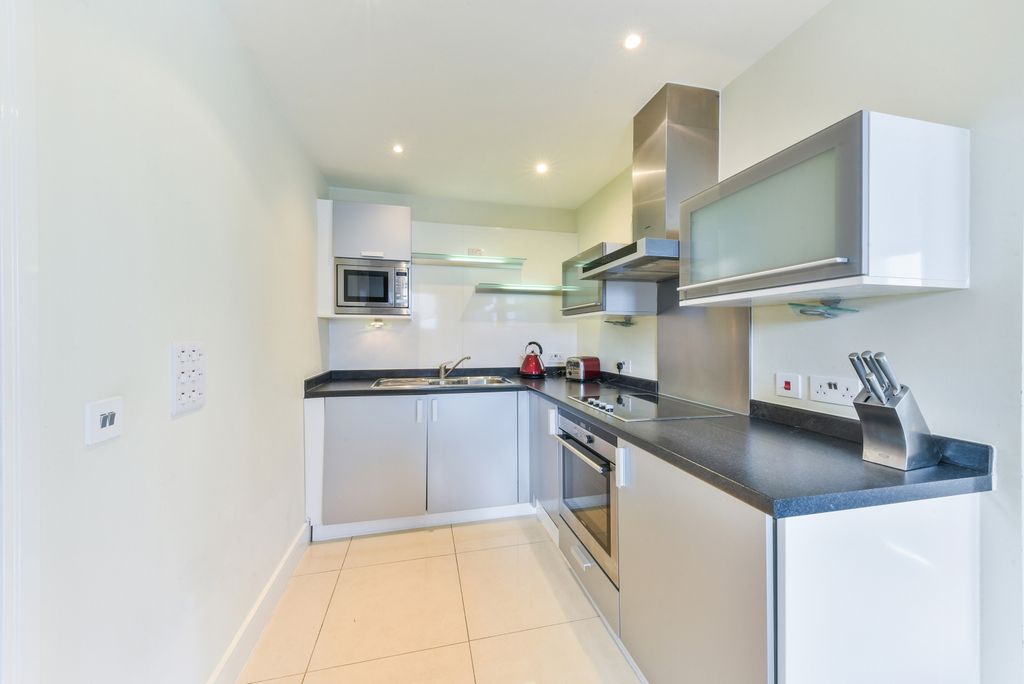 Property photo 2 of 7 Kitchen