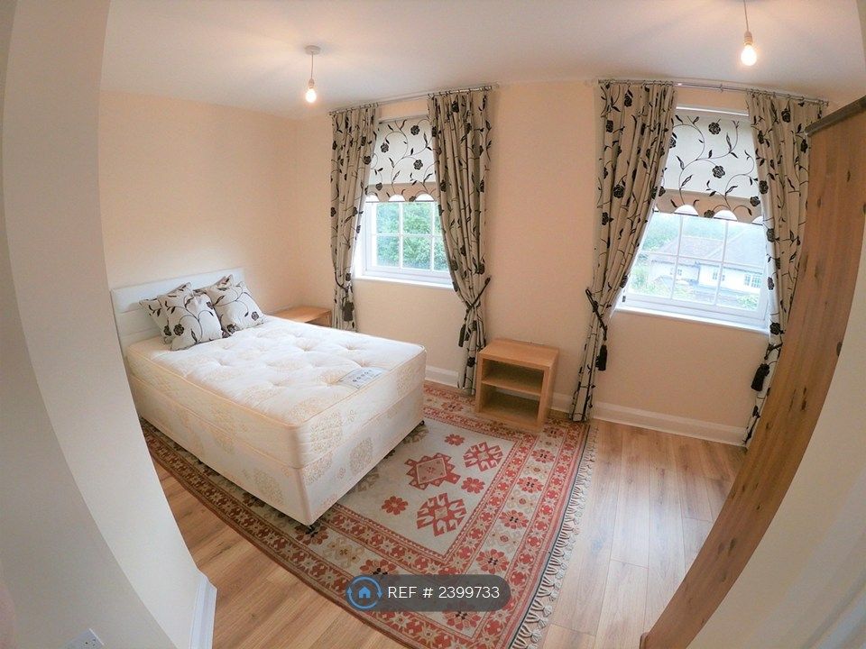 Property photo 1 of 9 Spacious En-Suite