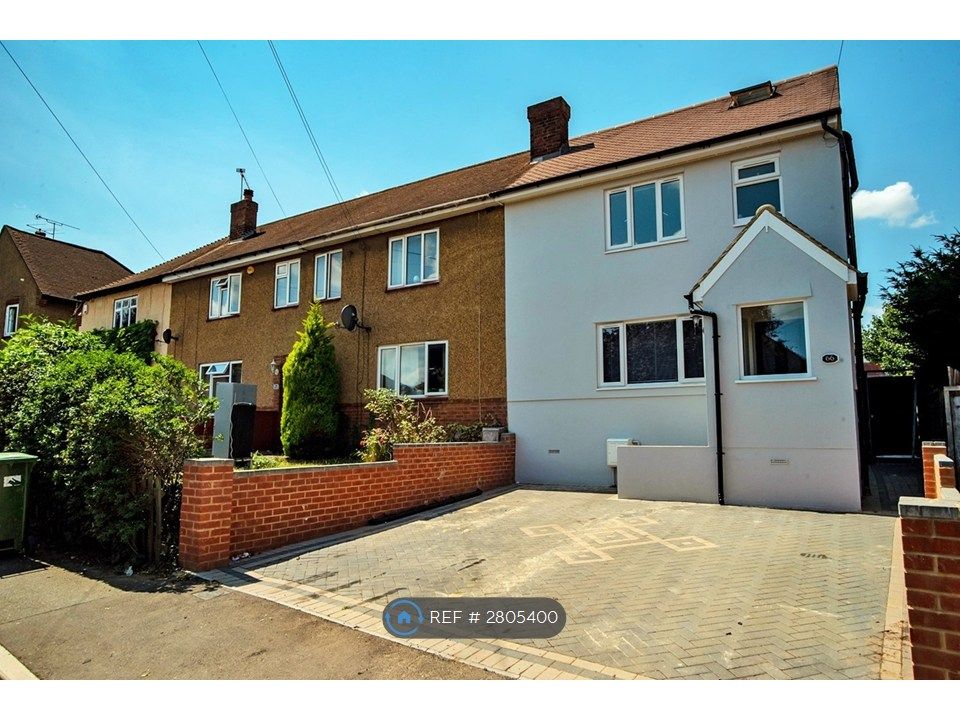 Property photo 1 of 6 Driveway