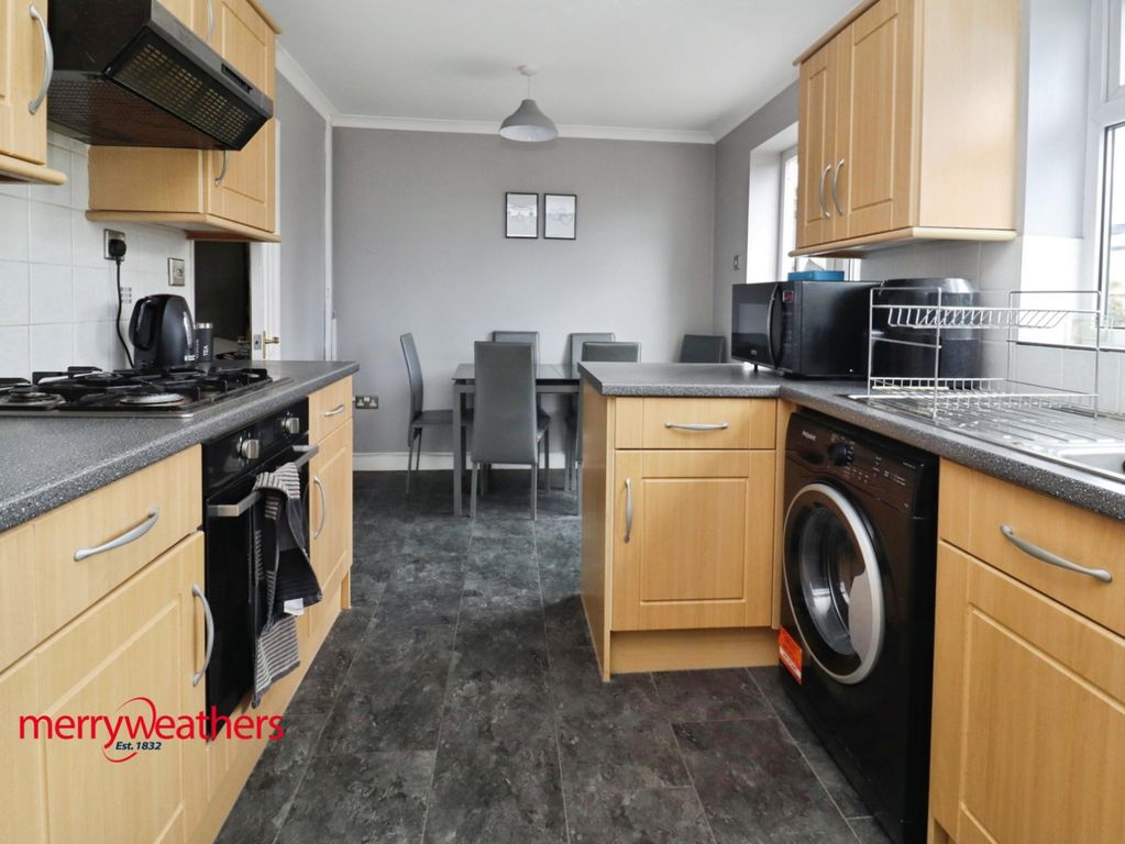 Property photo 3 of 14 Dining Kitchen