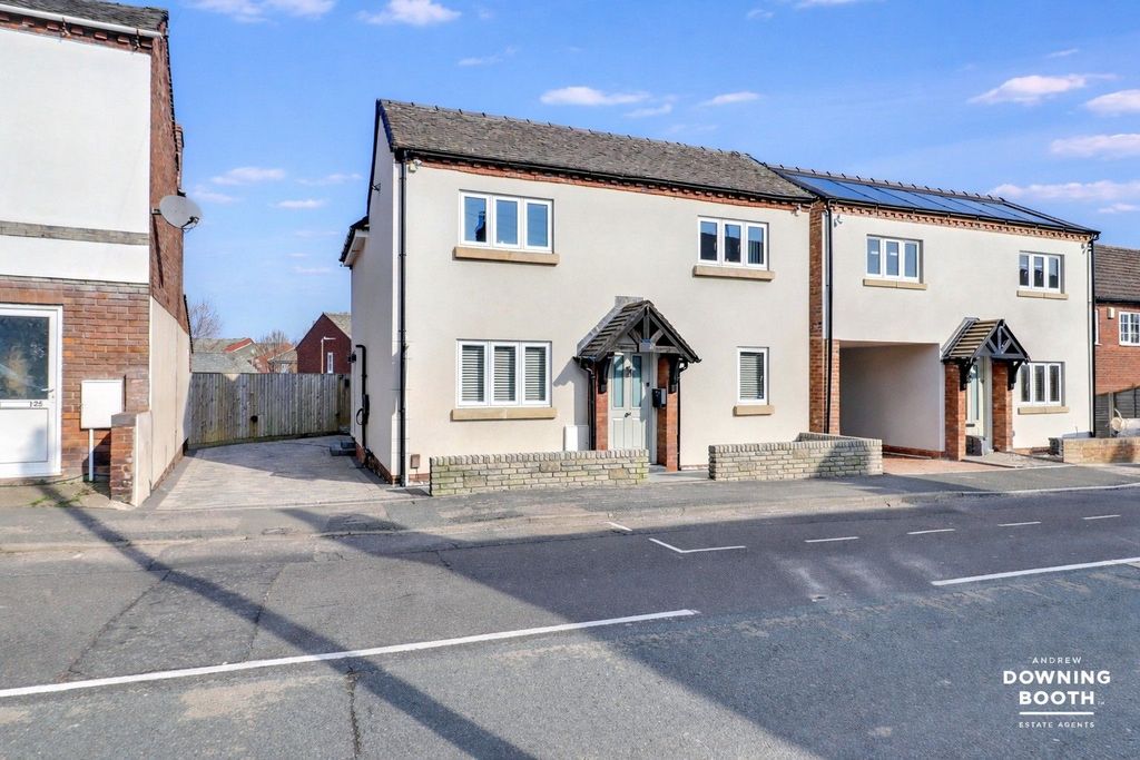 Property photo 1 of 32