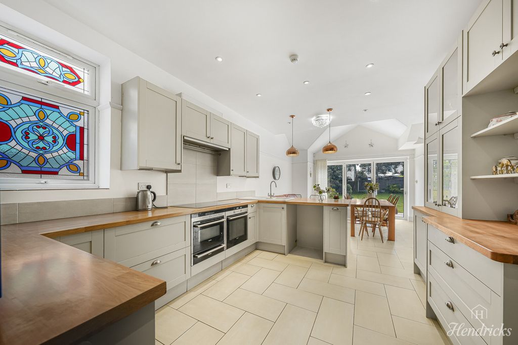 Property photo 3 of 41