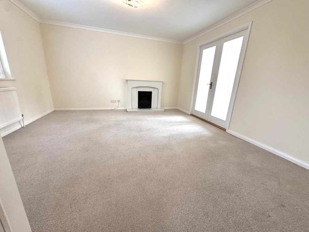 Property photo 3 of 16 Lounge