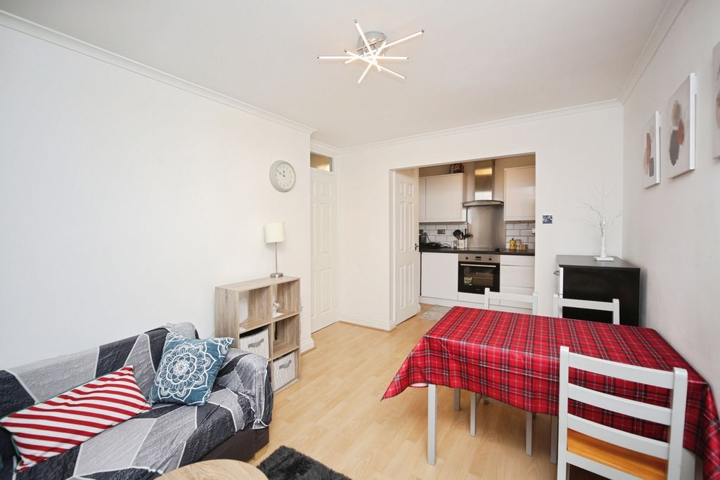 Property photo 3 of 11 Pbox-Img.Jpg