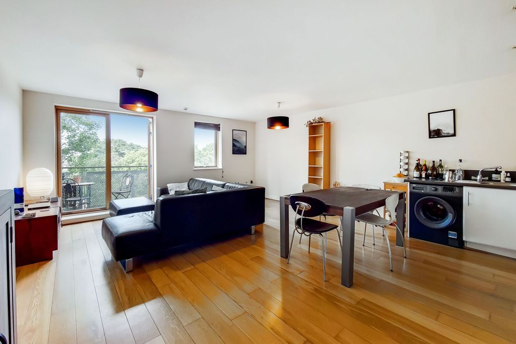 Property photo 2 of 9