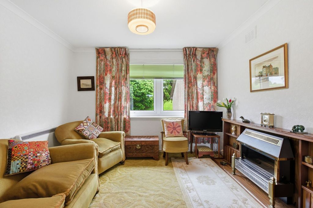 Property photo 2 of 27