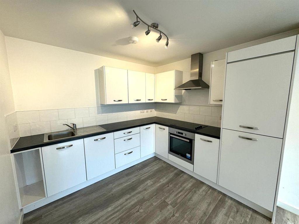 Property photo 3 of 7 Kitchen.Jpeg