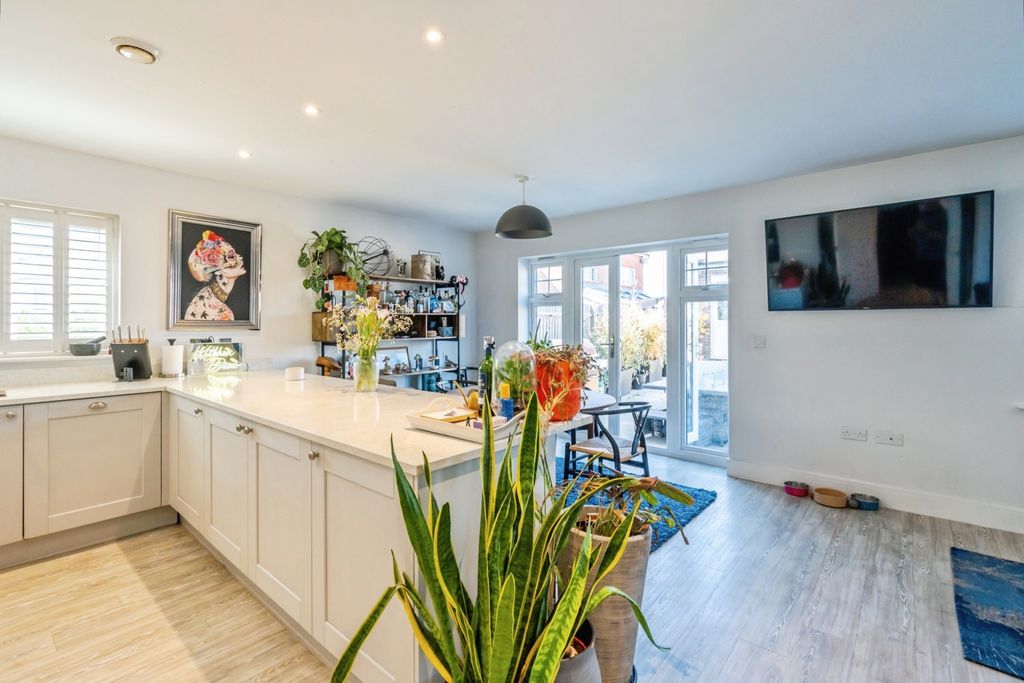Property photo 2 of 17 Pbox-Img.Jpg