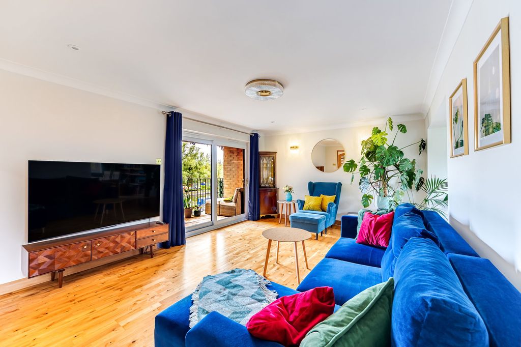 Property photo 3 of 17