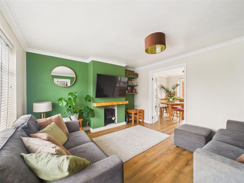 Property photo 2 of 13 Cam03303G0-Pr0271-Still009.Jpg