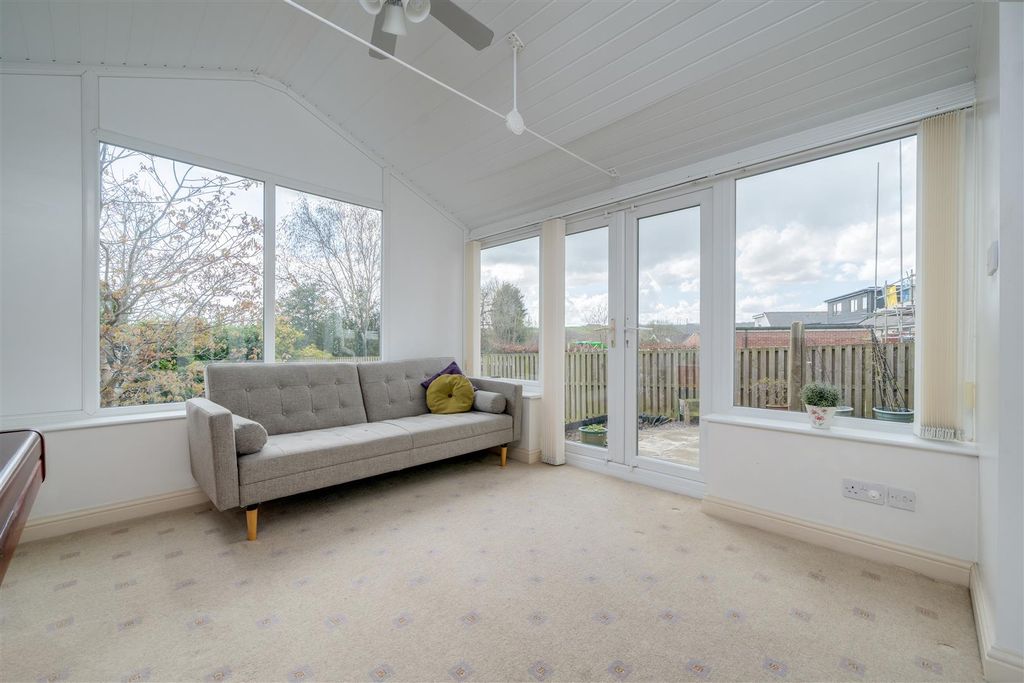 Property photo 2 of 25 Garden Room