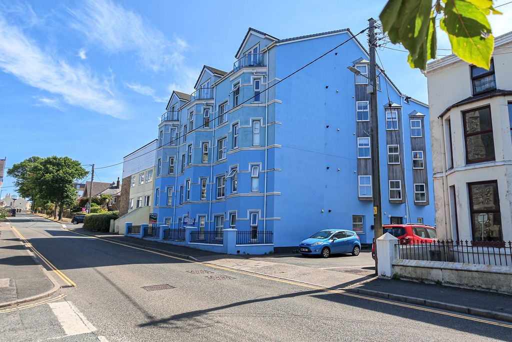 Property photo 1 of 28