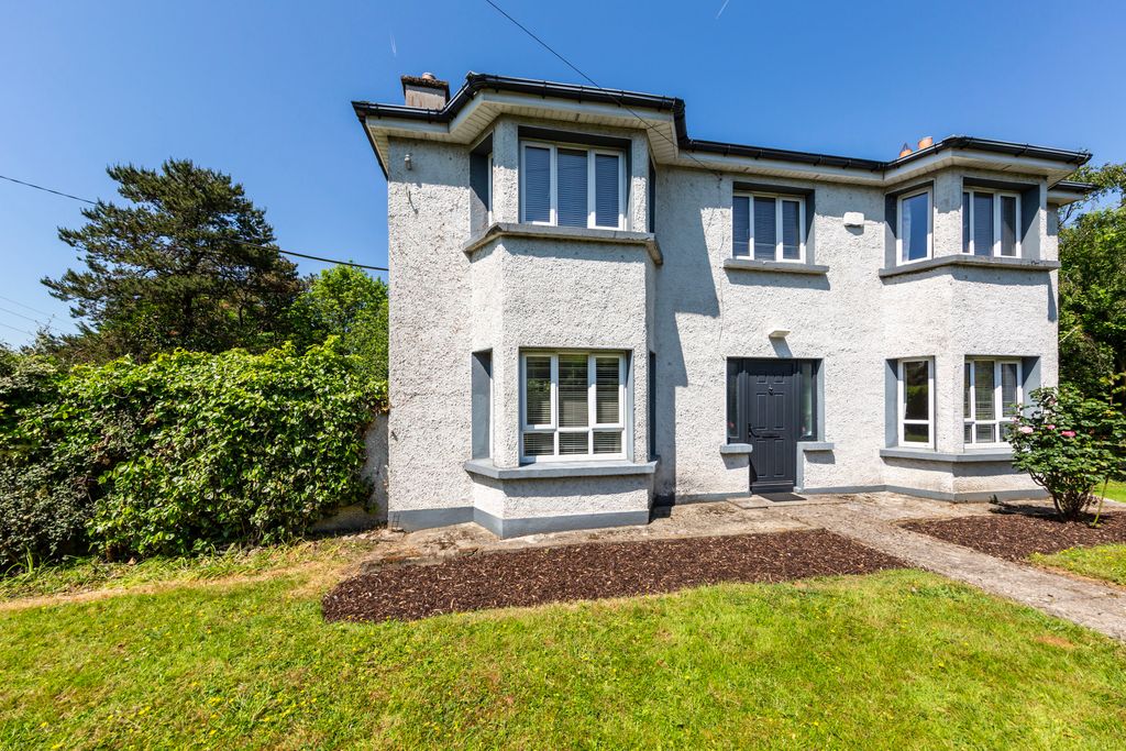 Property photo 2 of 54