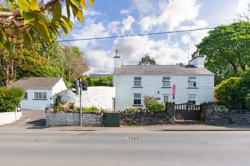 Property photo 1 of 33