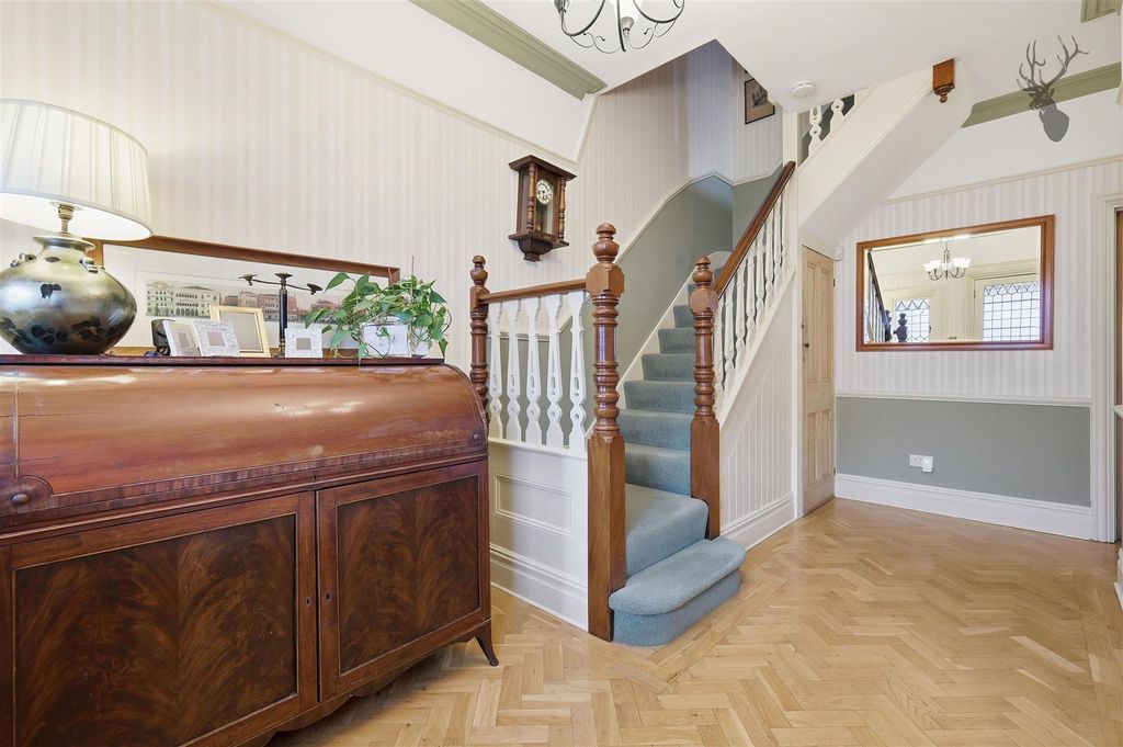 Property photo 3 of 37