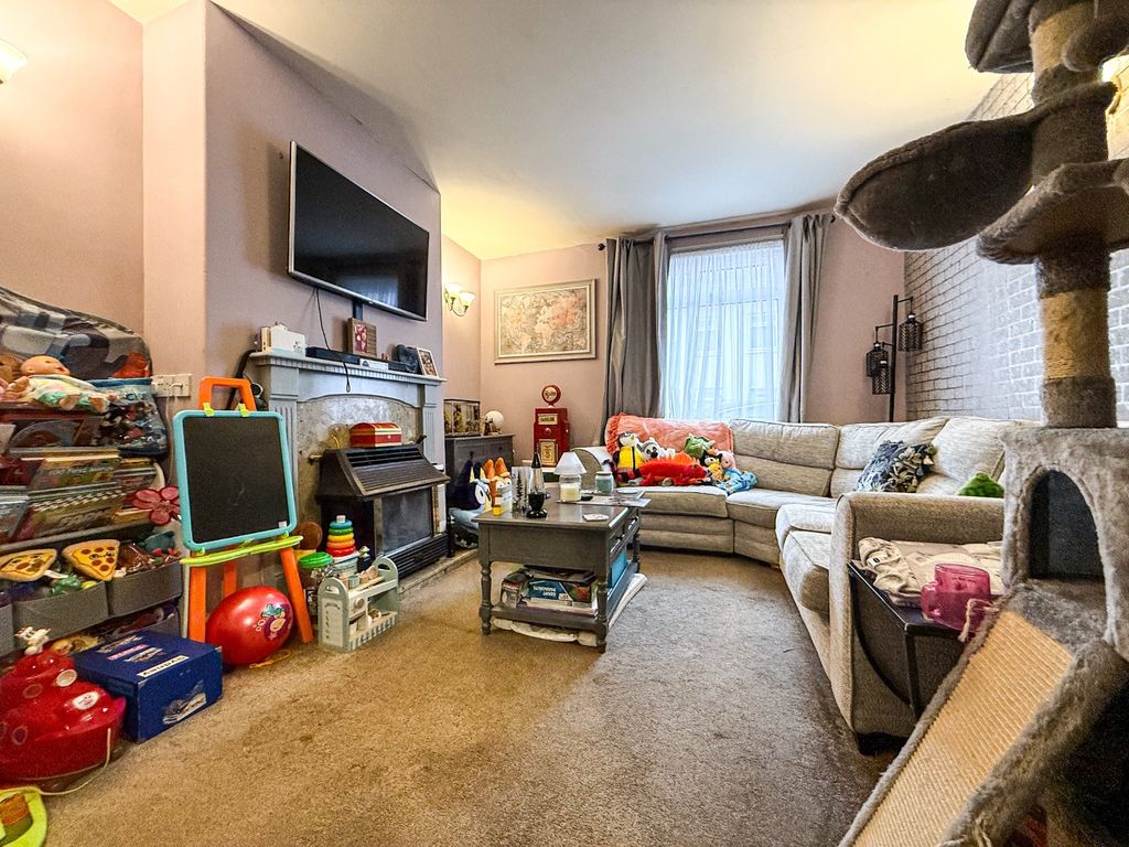 Property photo 2 of 14 4596025