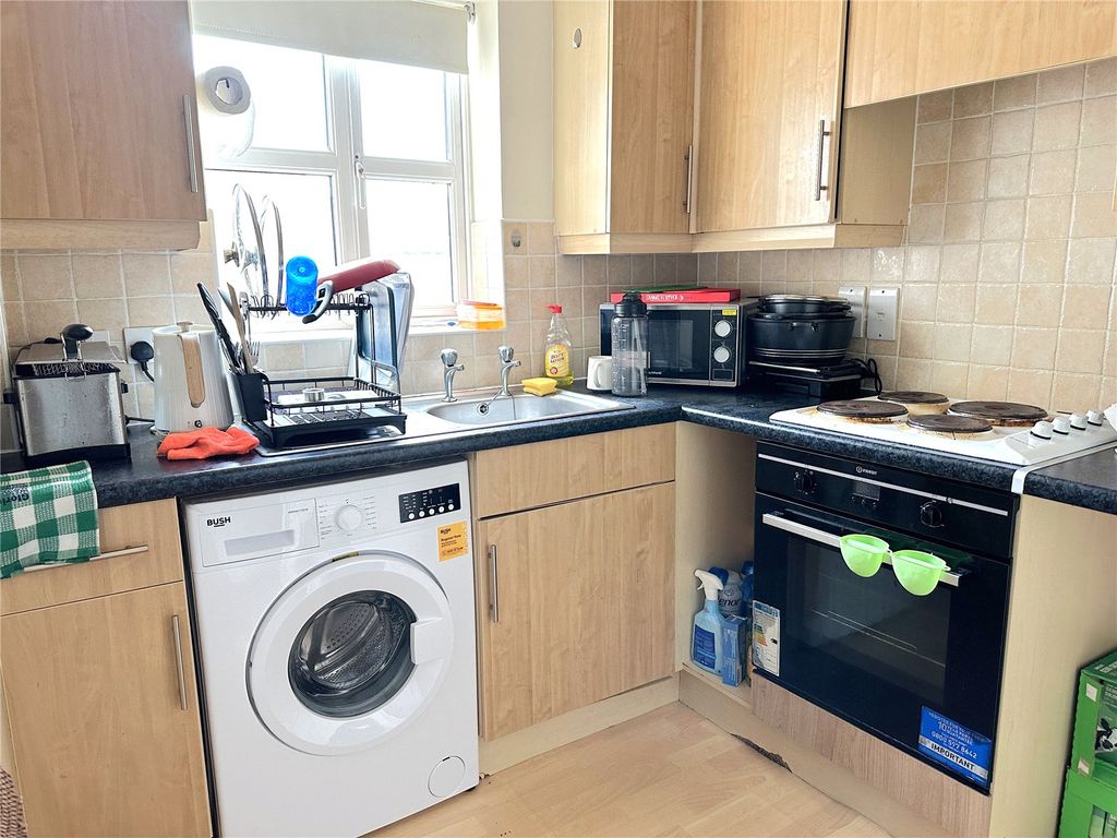 Property photo 2 of 8 Picture No. 13