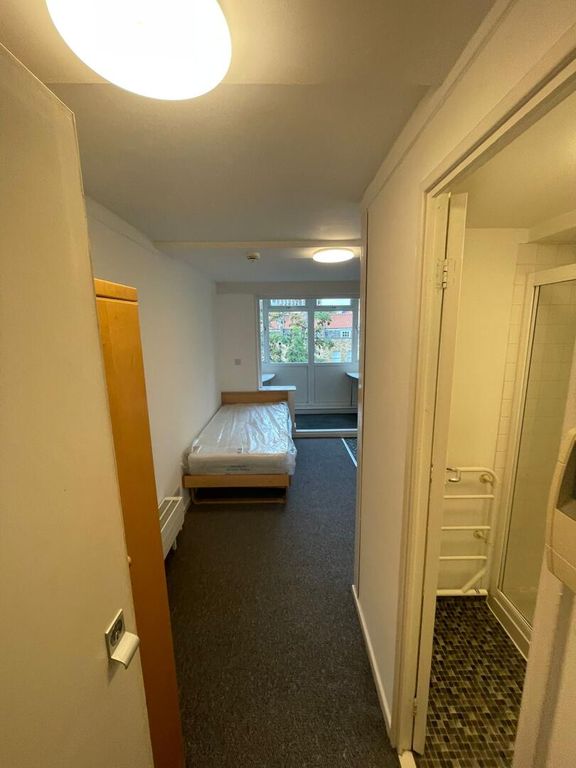 Property photo 2 of 4 Bedroom