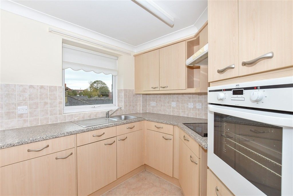 Property photo 3 of 9 Kitchen