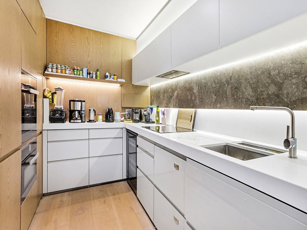 Property photo 2 of 15 Pearson Square