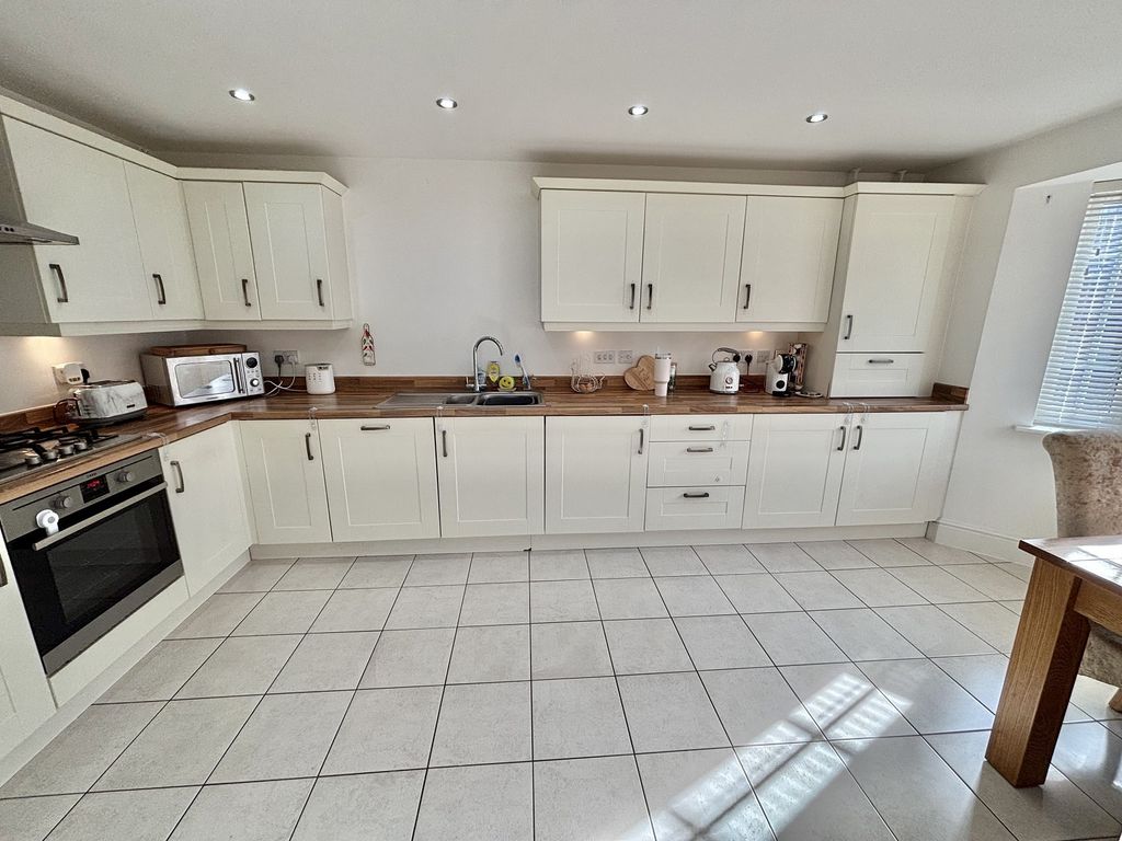 Property photo 3 of 15 Kitchen-Diner